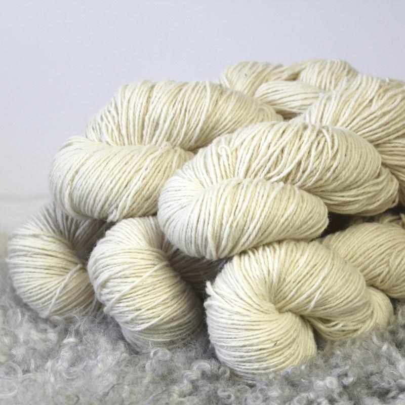 V_POISTO_108_Sukkalanka_120x3_20_nylon_luonnonvalkea_500g_JPG